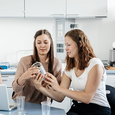 Studiengang Verpackungstechnologie und Nachhaltigkeit Bachelor Symbolbild Studiengang Verpackungstechnologie und Nachhaltigkeit Bachelor