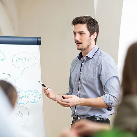 Studiengang Betriebswirtschaft Master Symbolbild Studiengang Betriebswirtschaft Master