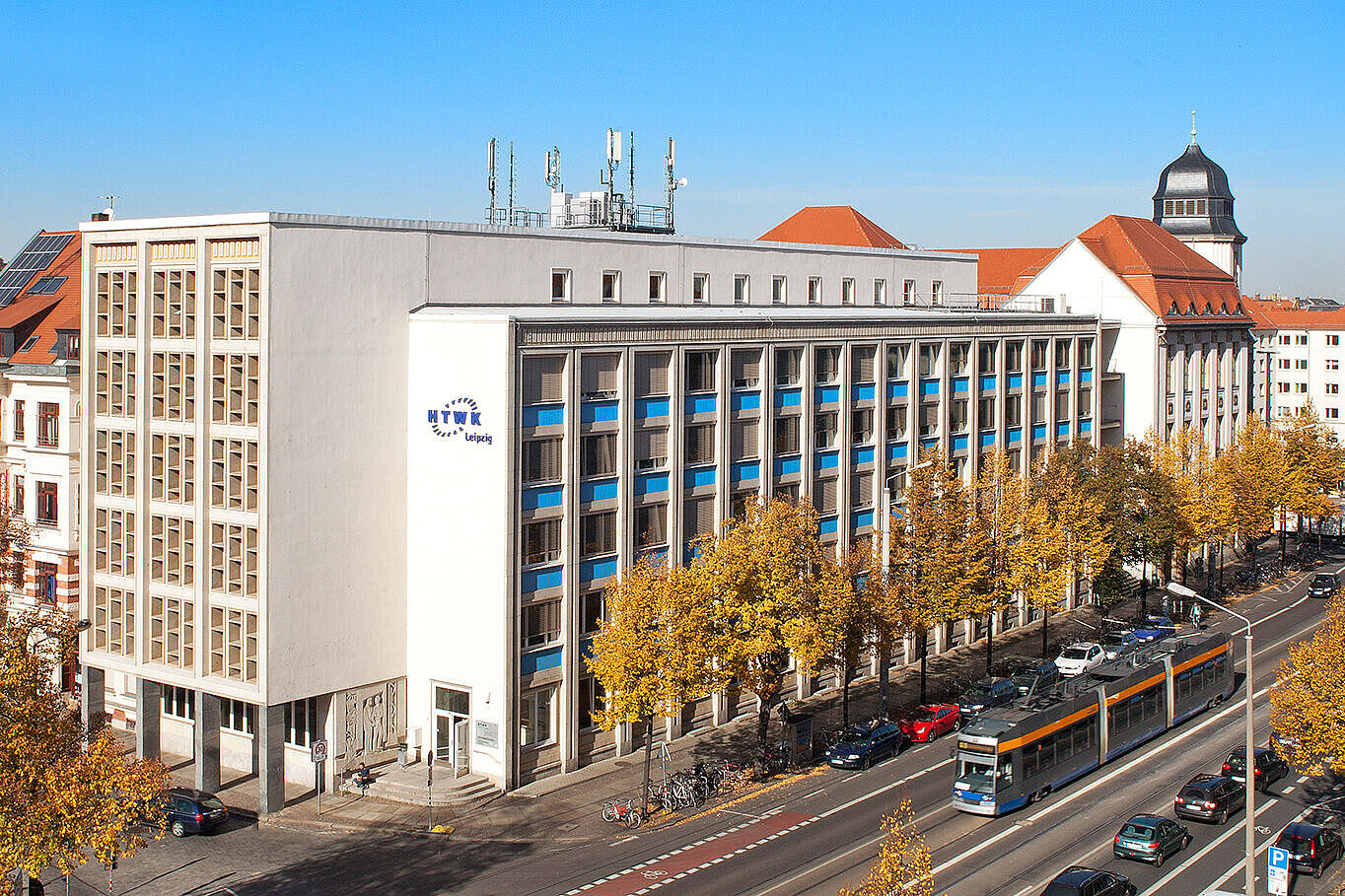 Vogelperspektive des Geutebrück-Bau an der Karl-Liebknecht-Straße im Sonnenschein