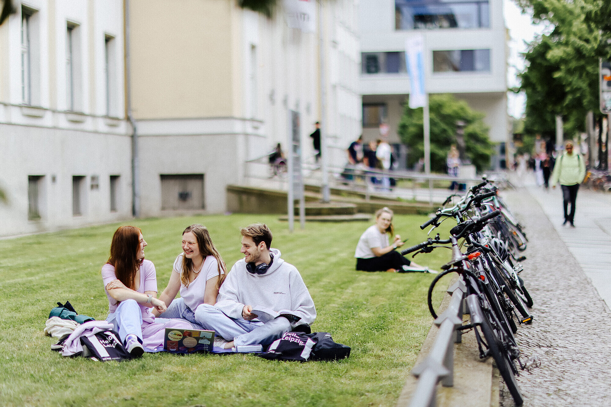 Vorplatz des Lipsius-Baus (Foto: Anne Schwerin) Zur Seite Bevor es los geht