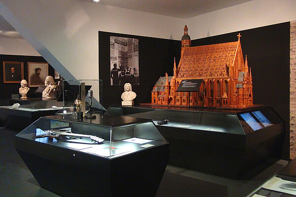 Ausstellung mit Modell der Leipziger Thomaskirche, Thema: Musikstadt Leipzig
