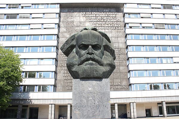 Karl-Marx-Monument, Chemnitz. (Foto: Wikimedia Commons/Kora27)