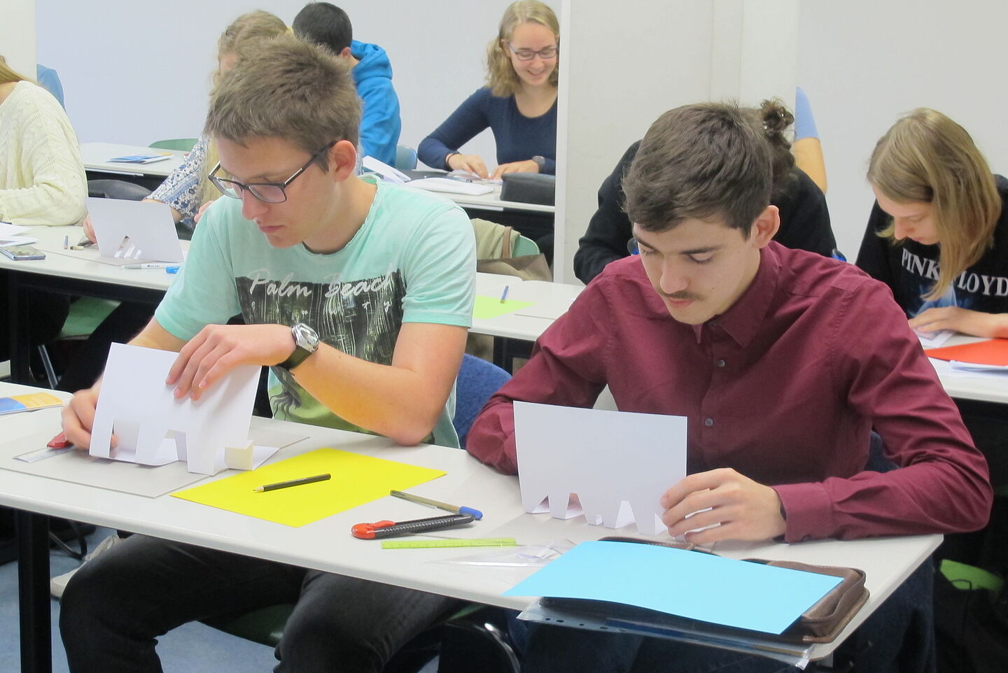 Schüler und Schülerinnen bei der Ferienhochschule