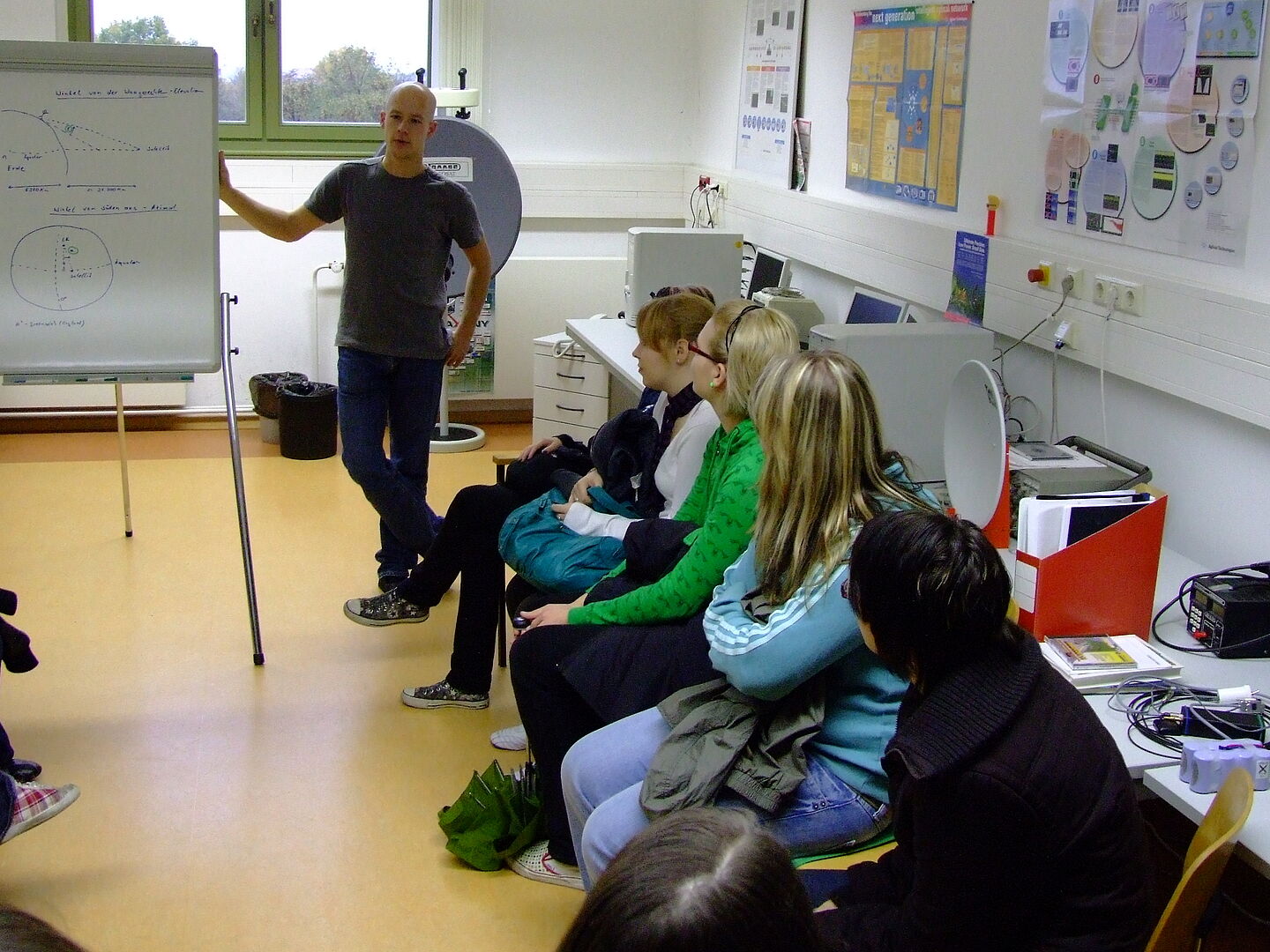 Schüler und Schülerinnen bei der Ferienhochschule