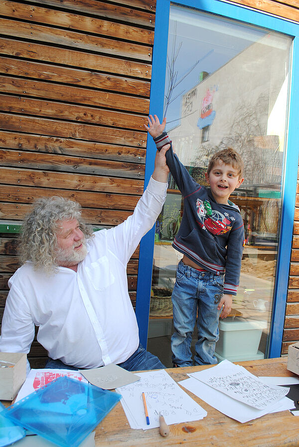 Buchkind Raphael mit Ralph Uwe Lange. 