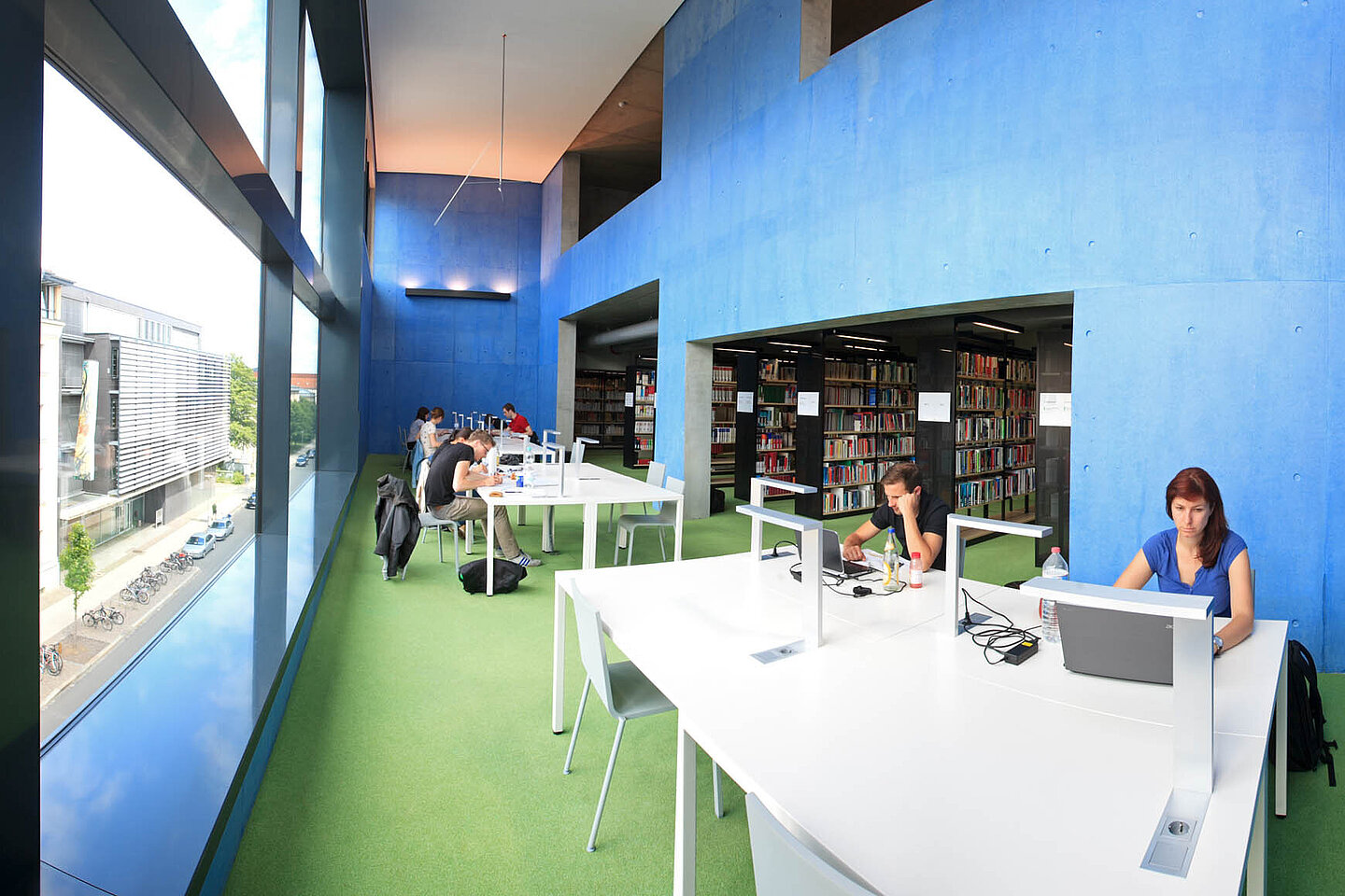 Hochschulbibliothek von innen Zur Startseite Hochschulbibliothek