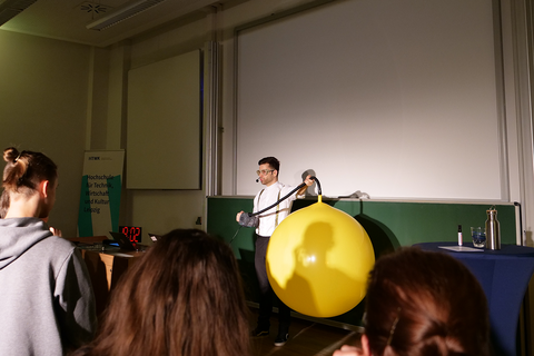 ExperiWatt 2023: Preisverleihung mit Jack Pop am 29.03.2023 im Wienerbau HTWK Leipzig - Das Knall-Experiment und die Zerplatz-Energie © HTWK Leipzig