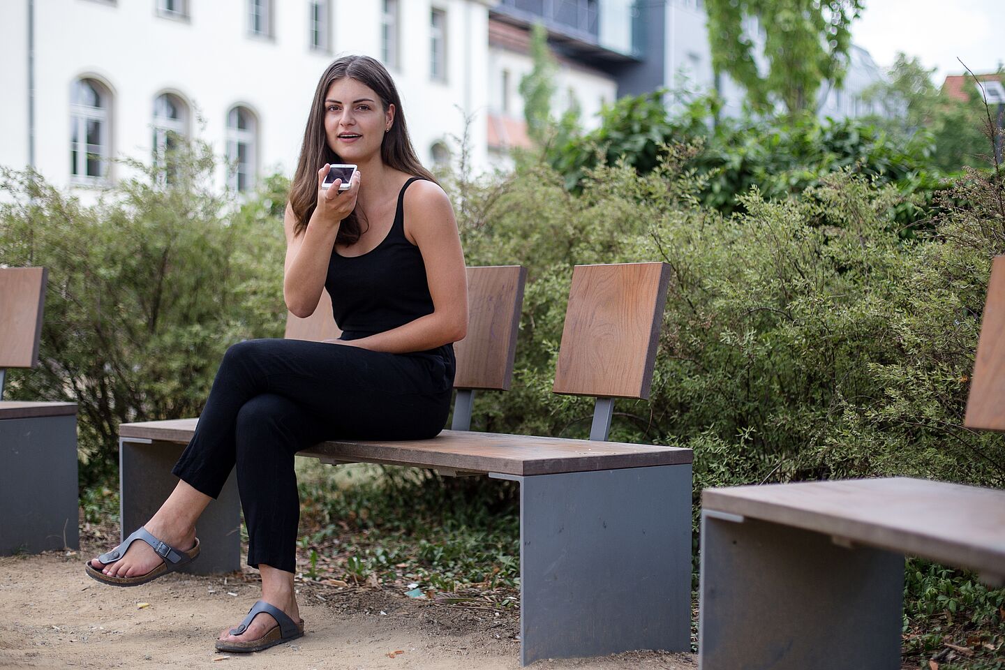 Aruscha Kramm erhält den Förderpreis für ihre Arbeit „Barrierefreiheit in mobilen Applikationen – Implementierung einer Sprachsteuerung“. (Foto: Robert Weinhold/HTWK Leipzig)