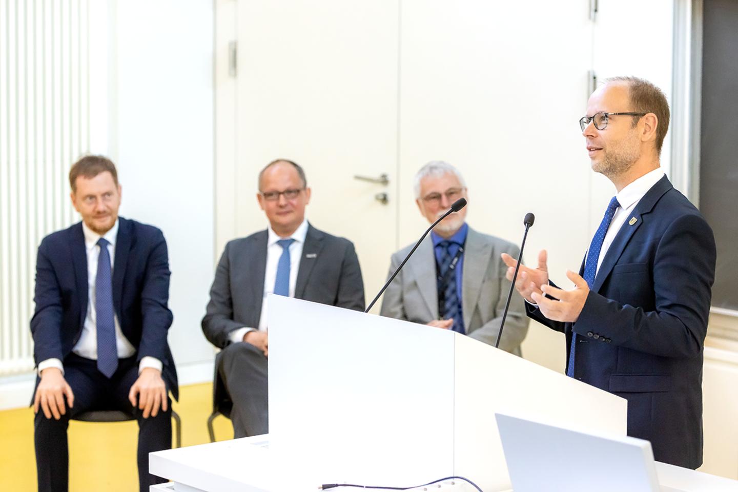 Bürgermeister für Wirtschaft, Arbeit und Digitales Clemens Schülke am Rednerpult 3D-Druck Forum 2023