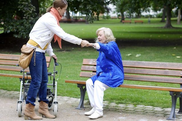 Pflege von Angehörigen (Foto: berufundfamilie gGmbH) Zur Seite Pflege von Angehörigen