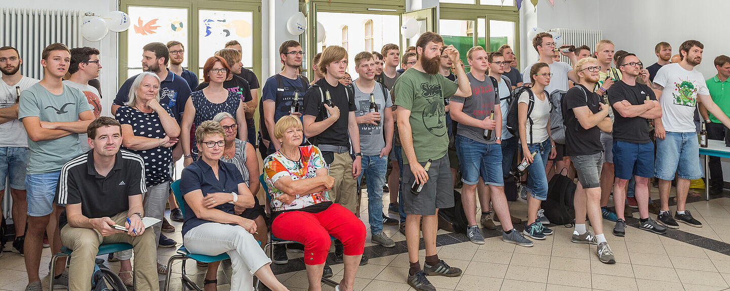 Publikum in der Cafeteria