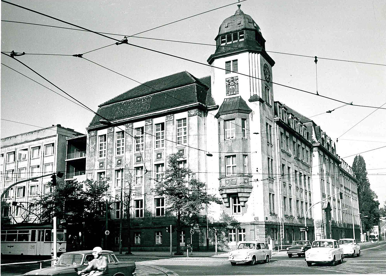 Der Geutebrück-Bau der HTWK Leipzig ca. 1993.